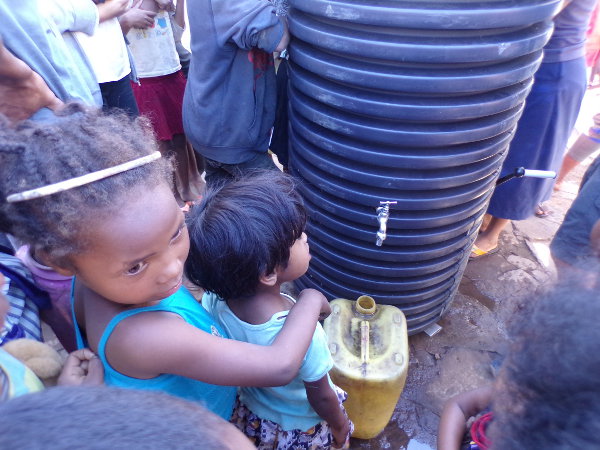 Fontaine a eau Madagascar Safe Water Cube